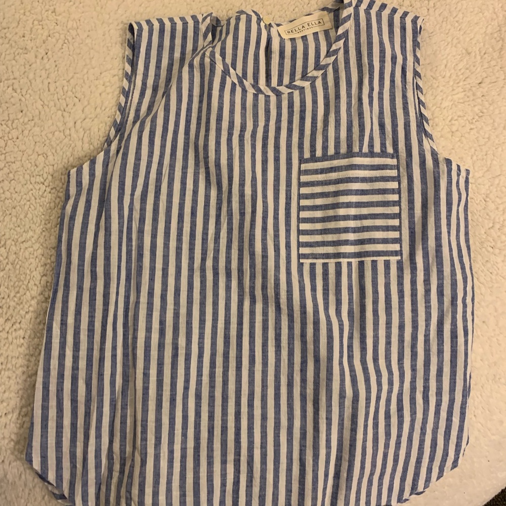 Sleeveless blouse